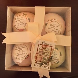 NWT Lila Grace set of 4 scented bath bombs/fizzers
